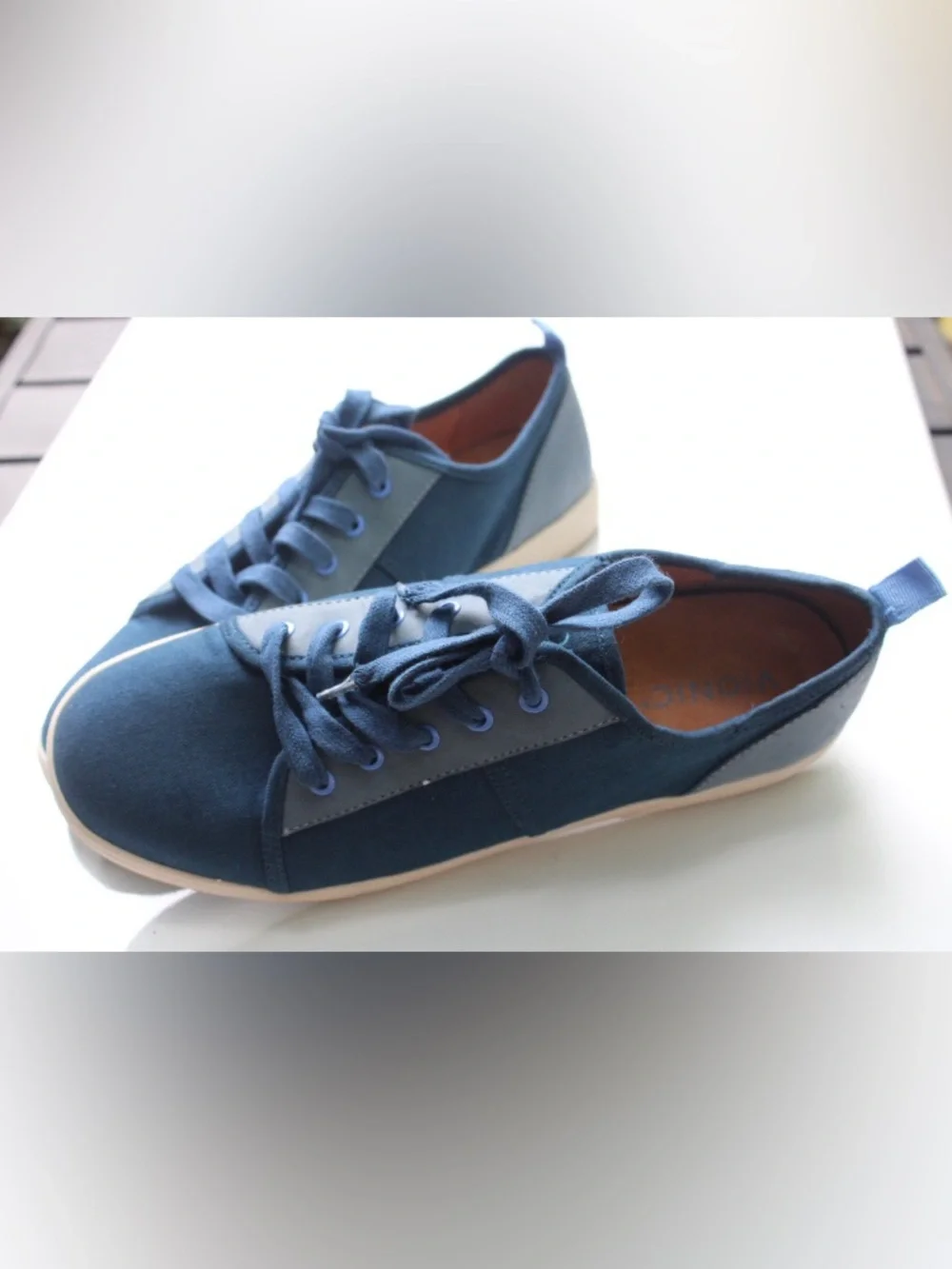 Vionic pisces sneakers